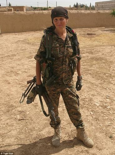 Kanadalı model YPG'ye katıldı