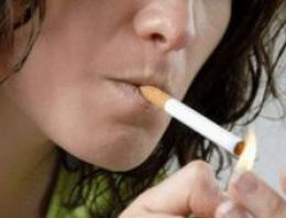 Yapılan bir araştırma sonucu erkeklere oranla kadınların sigarayı daha zor bıraktığı ortaya çıktı
